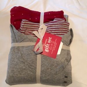 Women’s holiday pajama gift set
